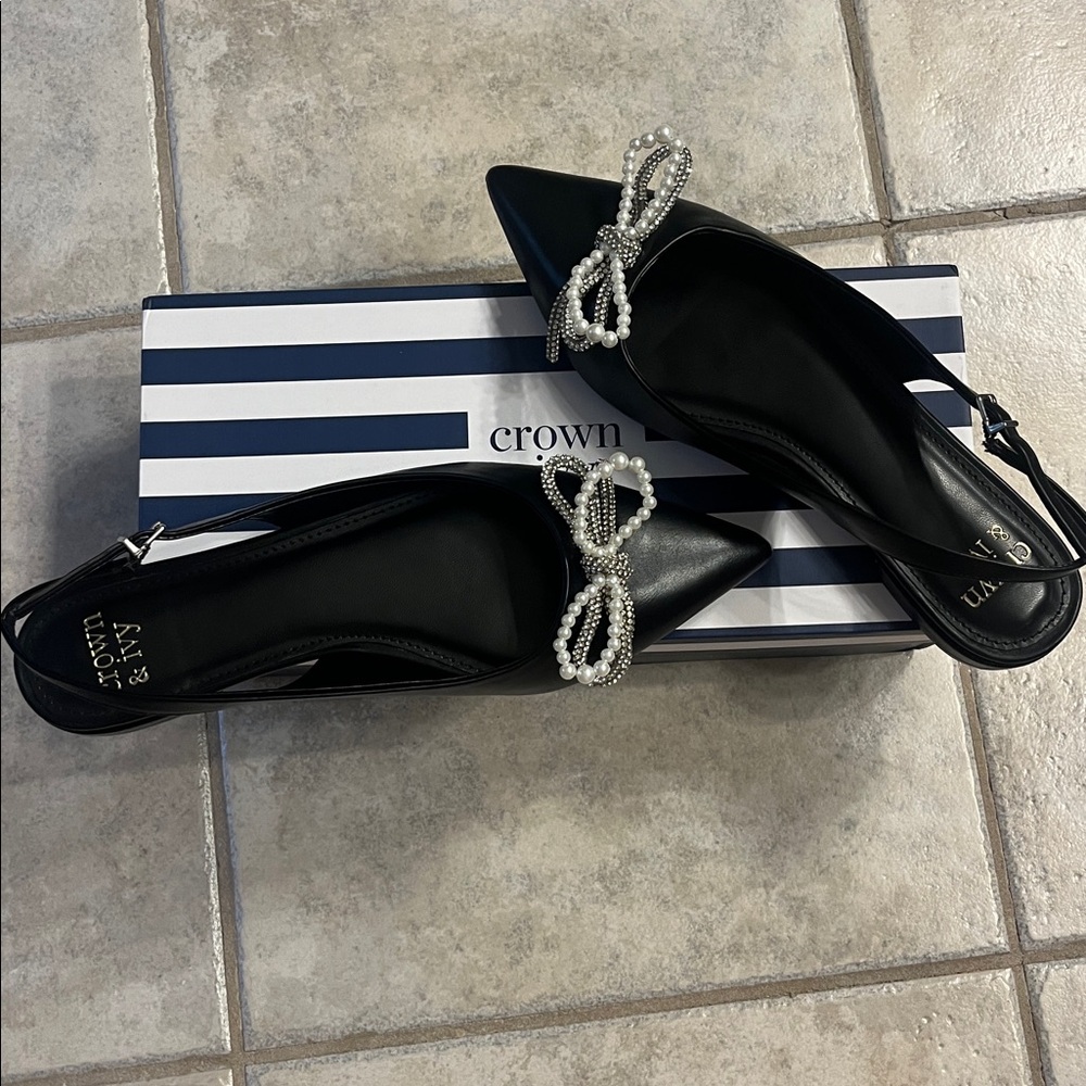 Crown & Ivy™ Peyton Flats in Black - Picture 16 of 16